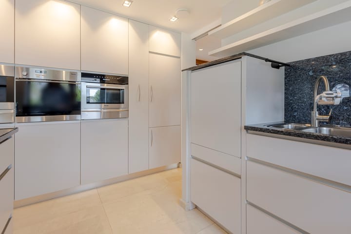 Photo 23 of Irenestraat 156