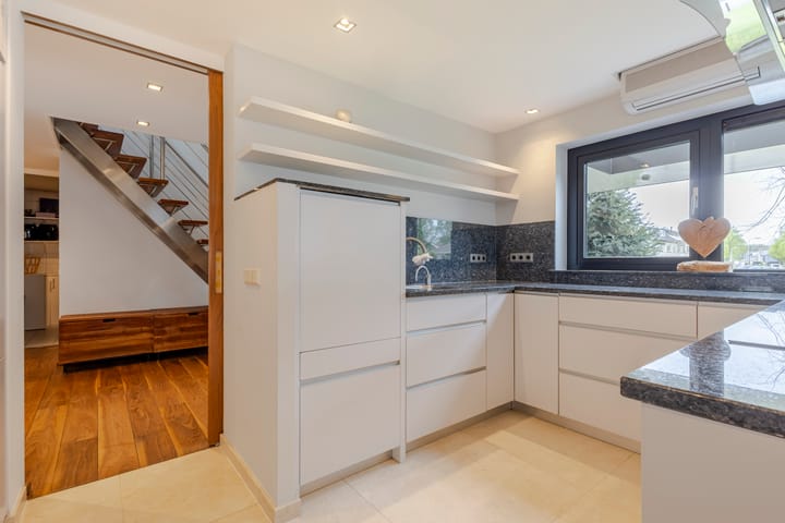 Photo 24 of Irenestraat 156