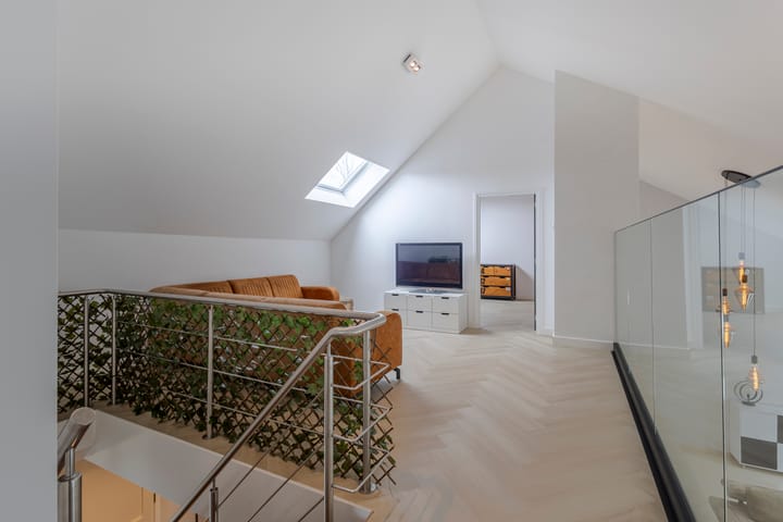 Photo 32 of Irenestraat 156