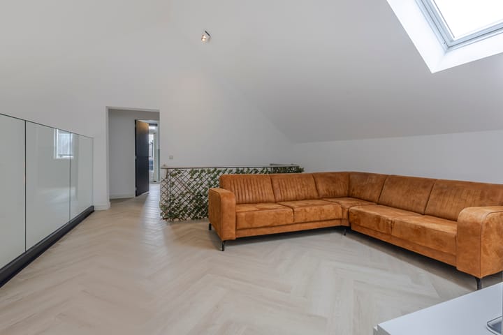 Photo 34 of Irenestraat 156