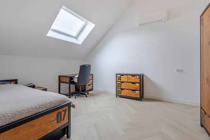 Photo 35 of Irenestraat 156