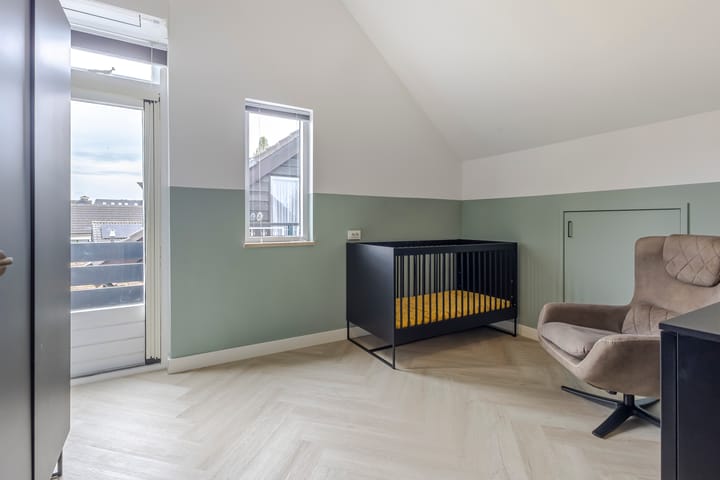 Photo 37 of Irenestraat 156