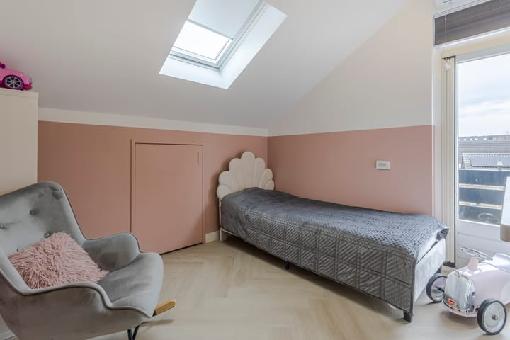 Photo 38 of Irenestraat 156