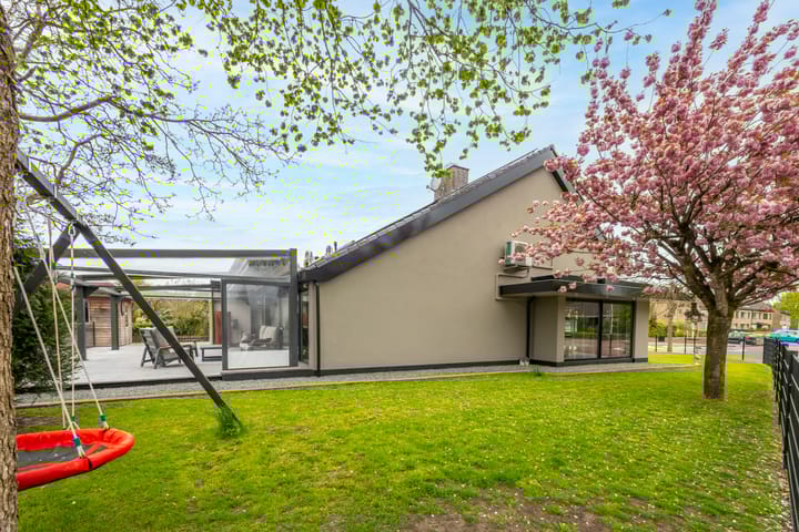 Photo 46 of Irenestraat 156