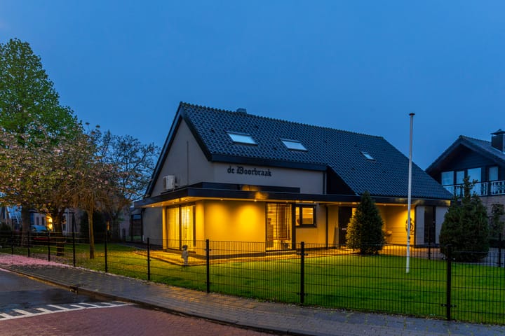 Photo 62 of Irenestraat 156