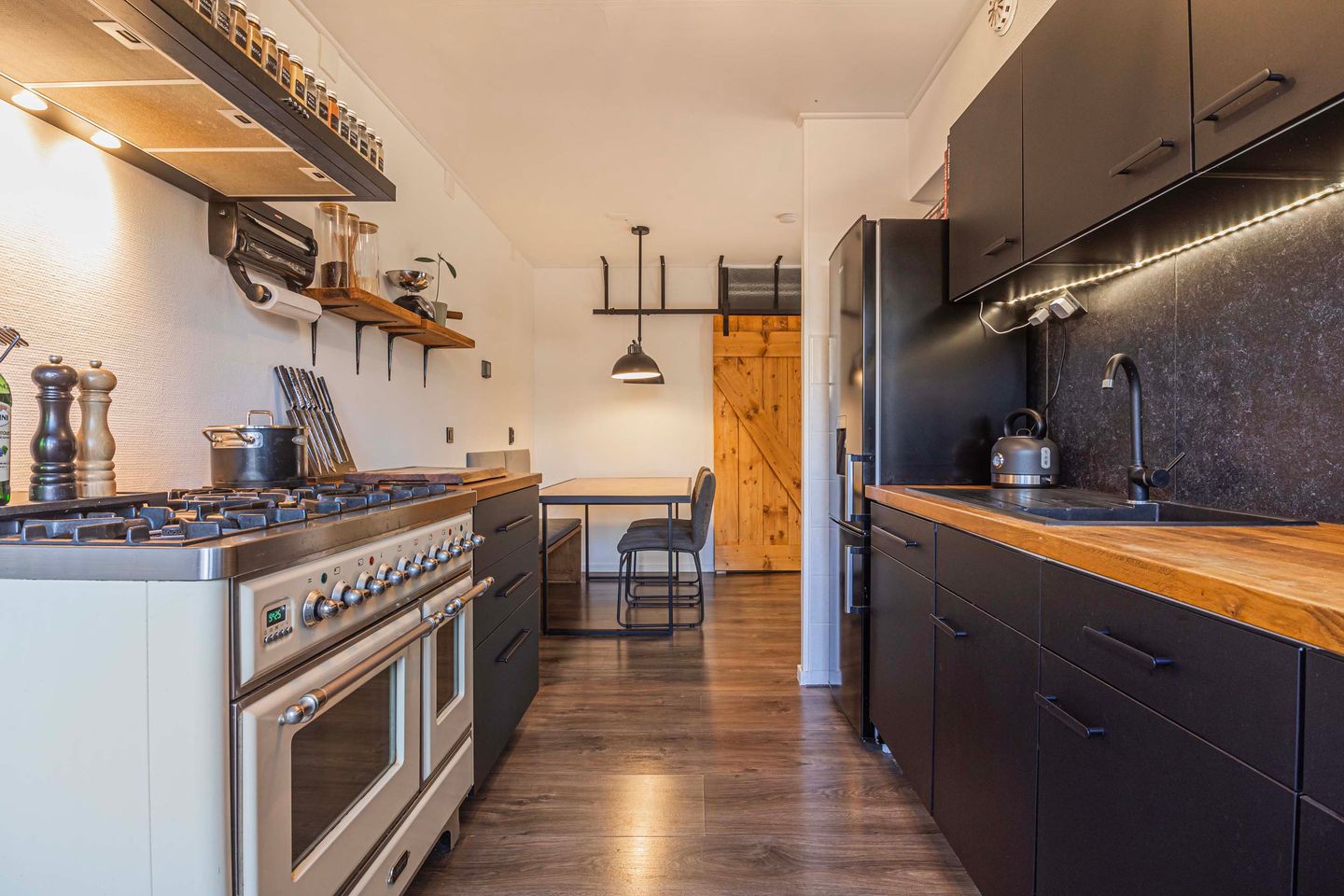 Foto 10 van Woudrichemstraat 46