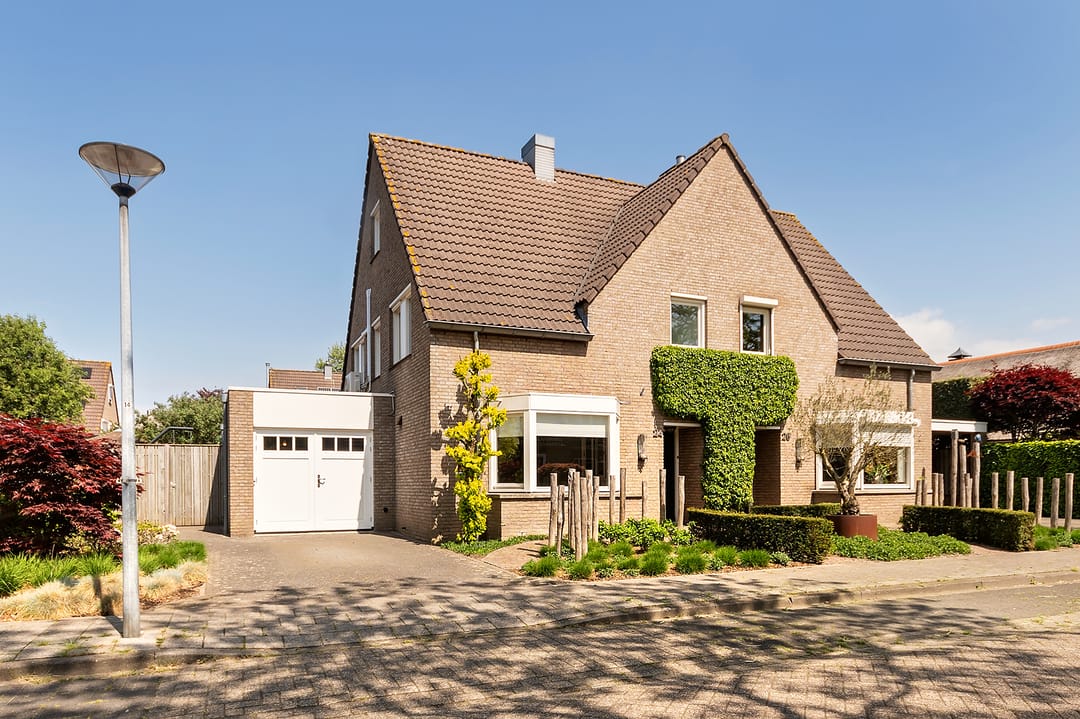 Foto 1 van Den Akker 24