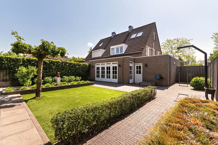 Foto 2 van Den Akker 24