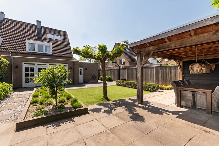 Foto 3 van Den Akker 24