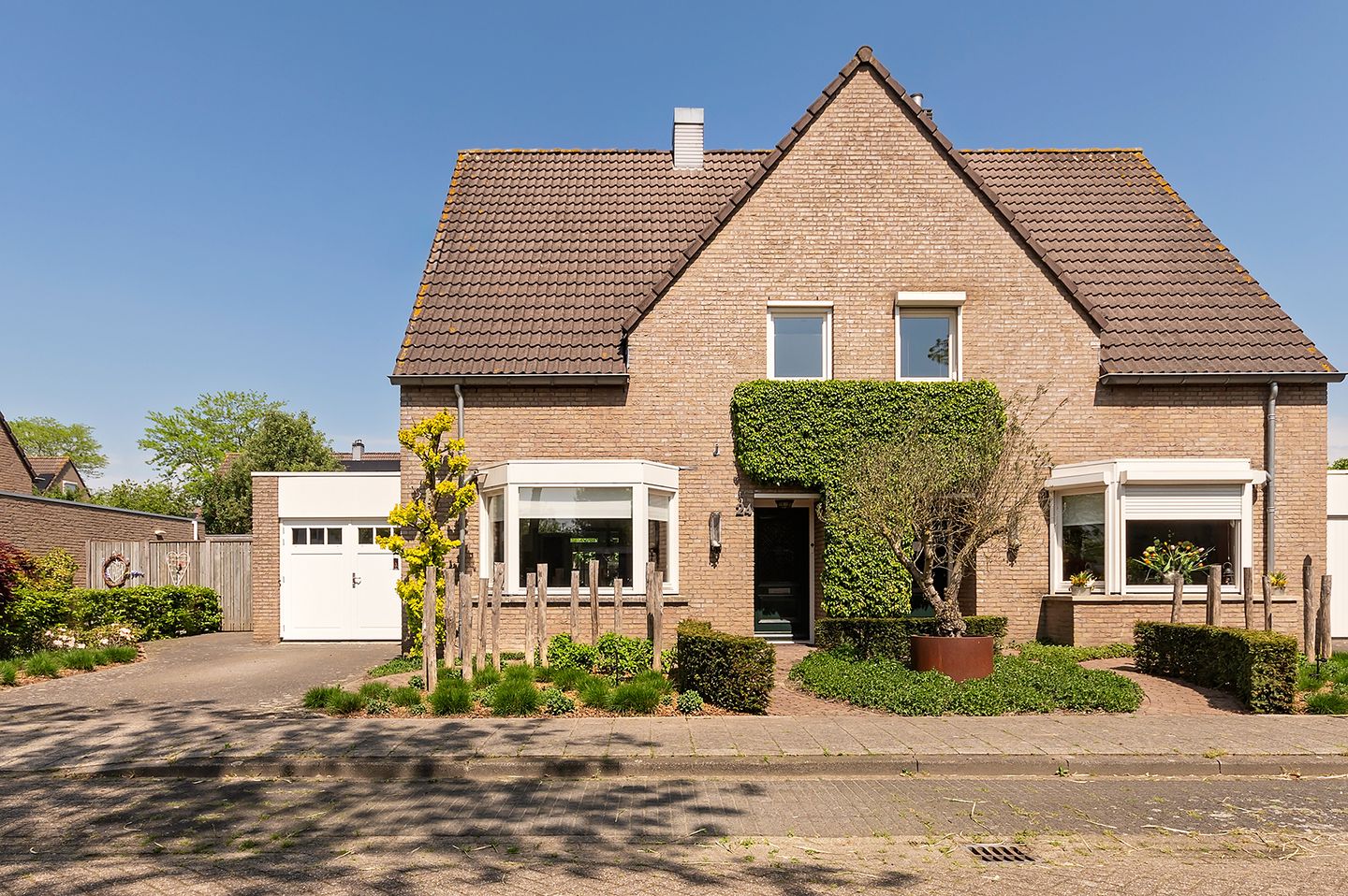 Foto 4 van Den Akker 24