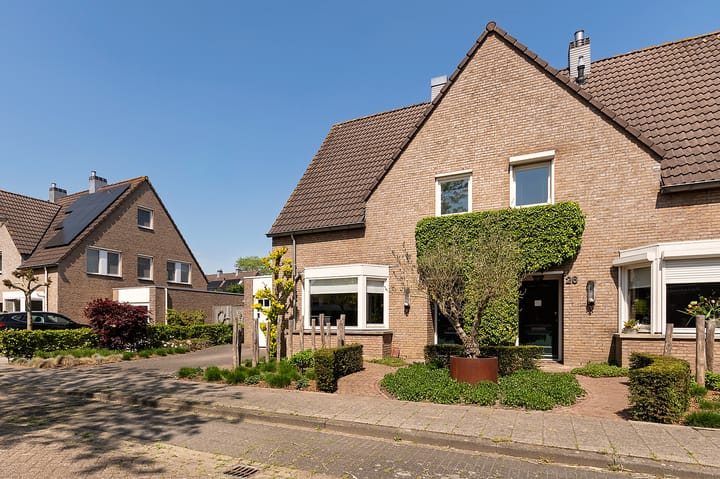 Foto 5 van Den Akker 24