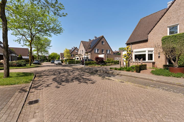 Foto 7 van Den Akker 24