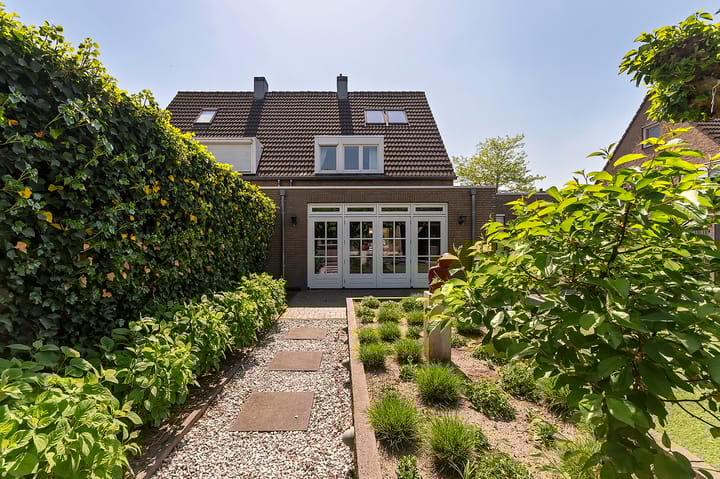 Foto 35 van Den Akker 24