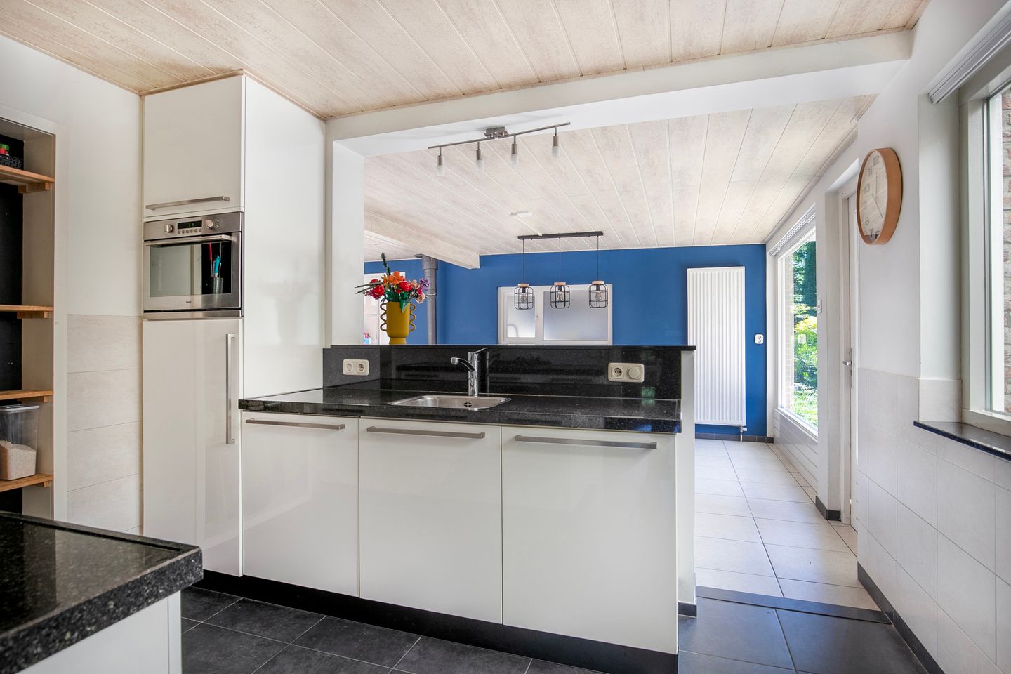 Photo 19 of Schoolstraat 9