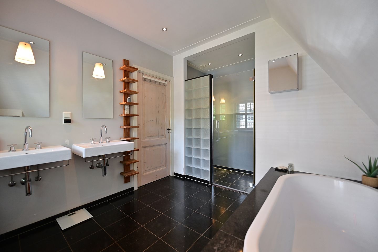 Foto 14 van Burgemeester s'Jacoblaan 47