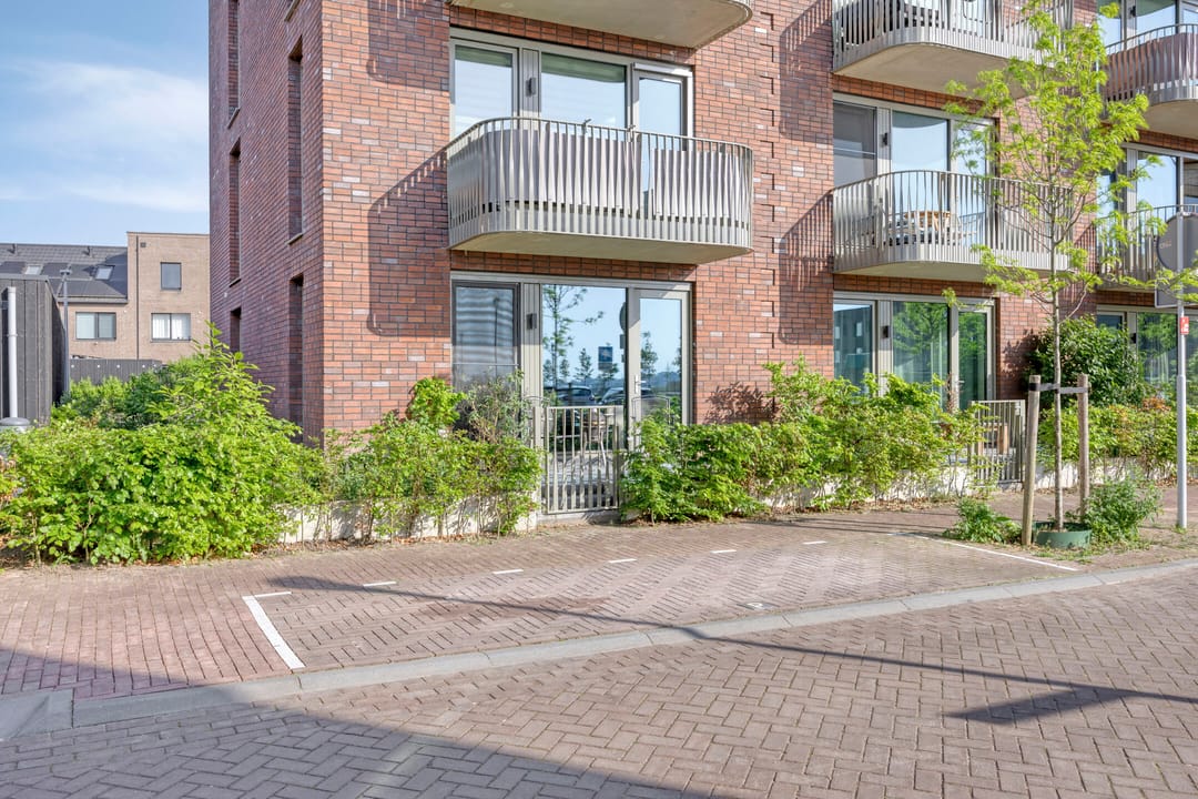 Foto 2 van Nederhemertstraat 15