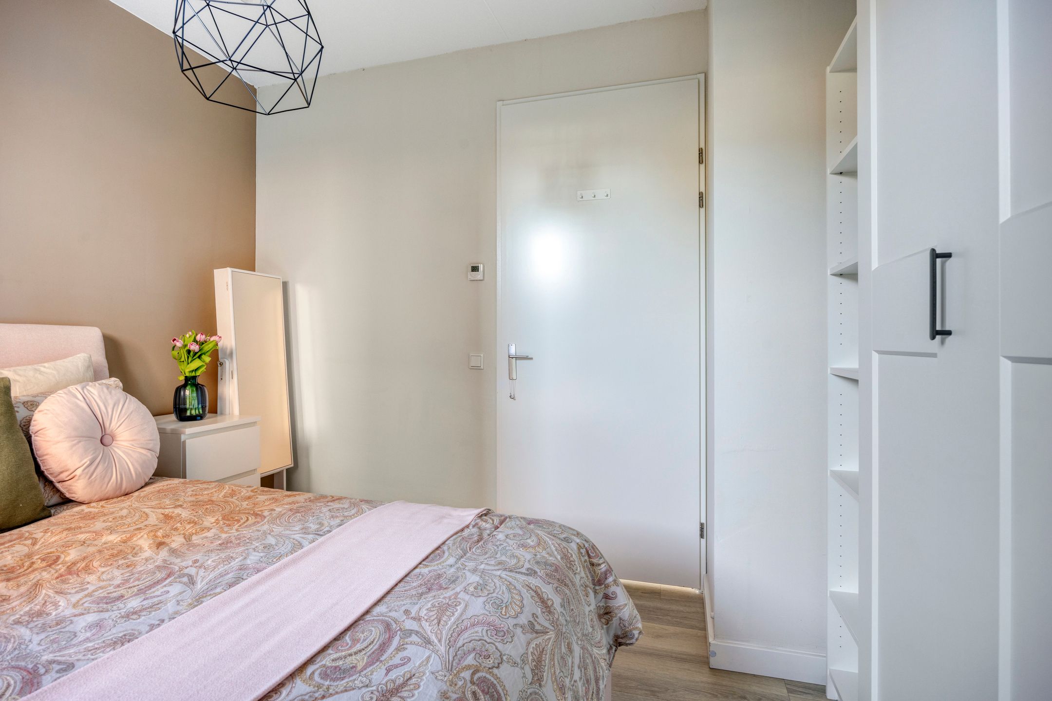 Foto 18 van Nederhemertstraat 15