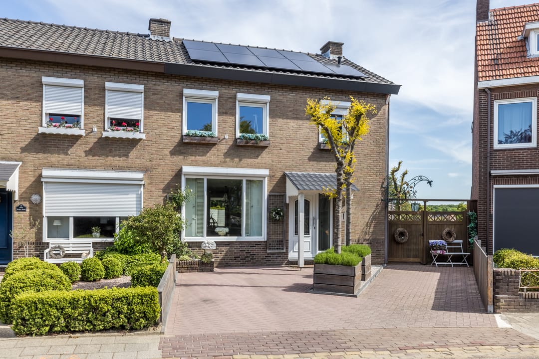 Photo 2 of Dorpstraat 30