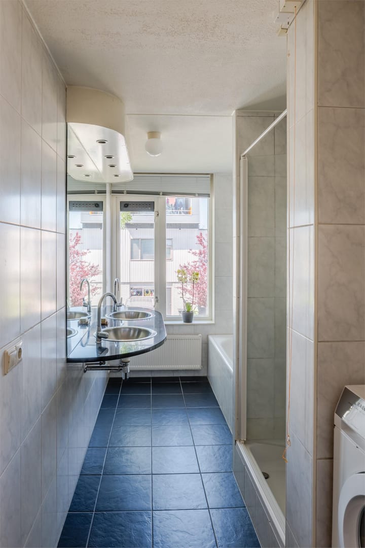 Foto 37 van Van Loghemstraat 24