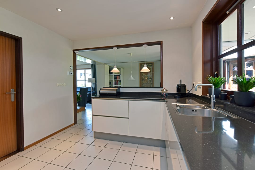 Photo 13 of Van der Leeplein 4