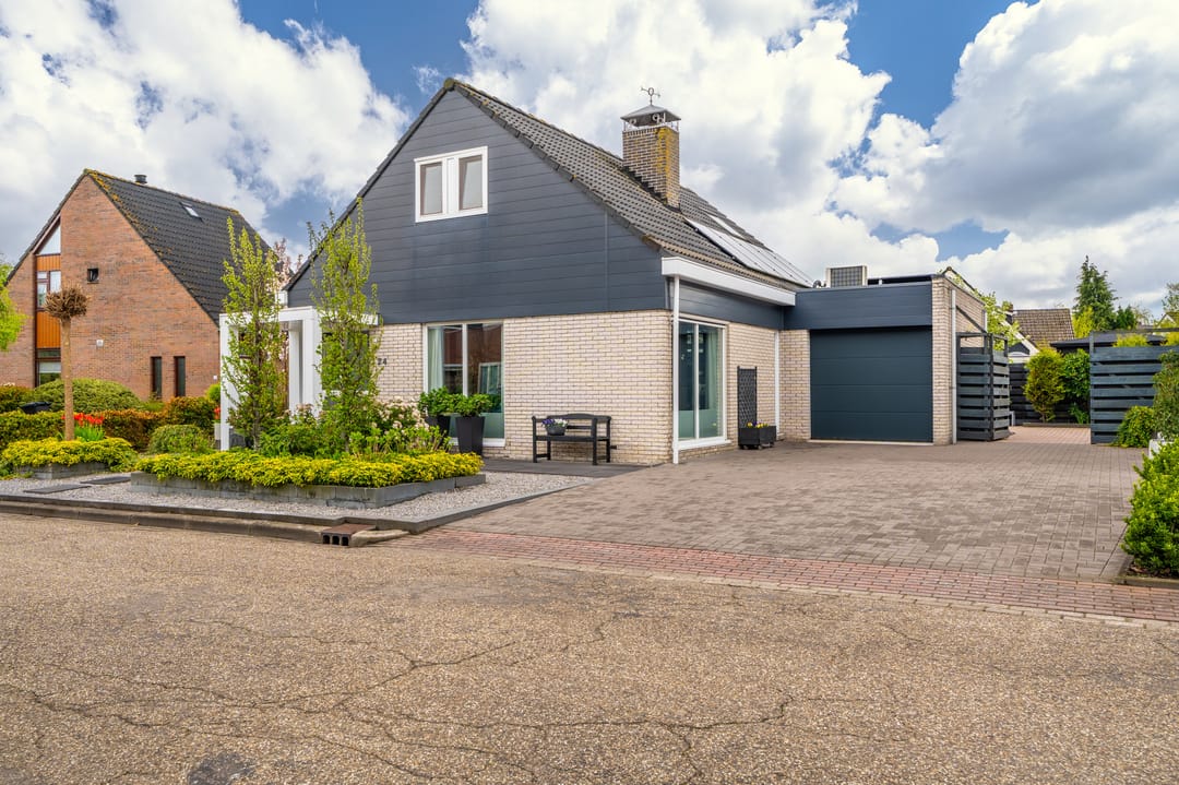 Foto 1 van Hoefsmederij 24