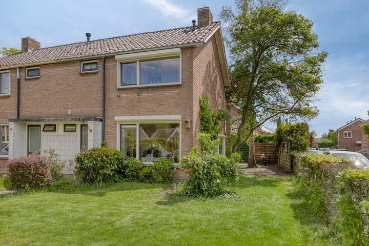 Foto 1 van Papaverstraat 12