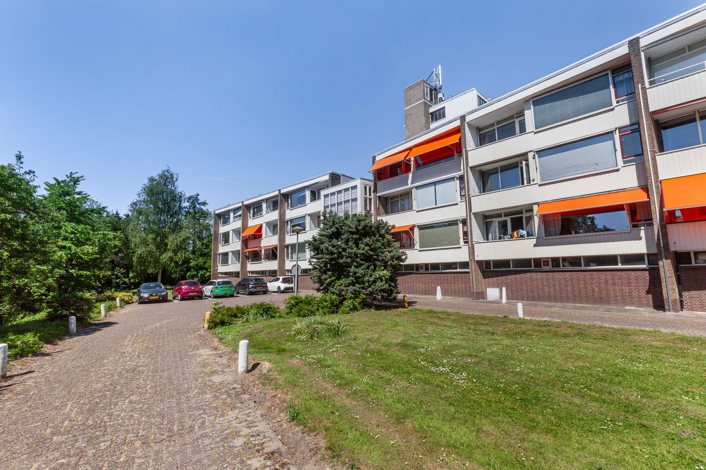 Photo 4 of Burgemeester A. van Walsumlaan 23