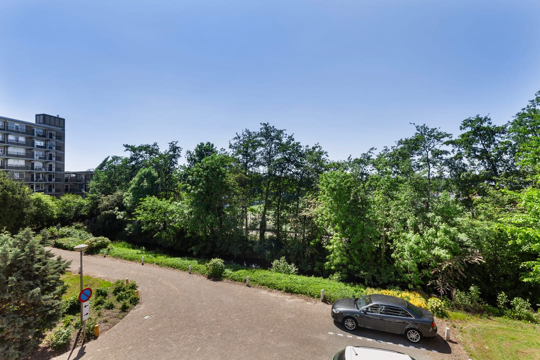 Photo 16 of Burgemeester A. van Walsumlaan 23