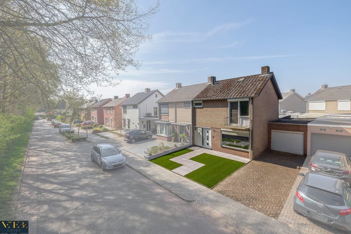 Foto 1 van Petuniastraat 13