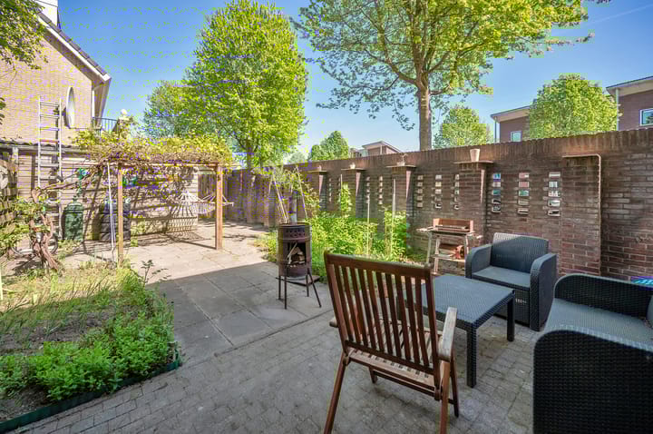 Photo 2 of Brederostraat 2