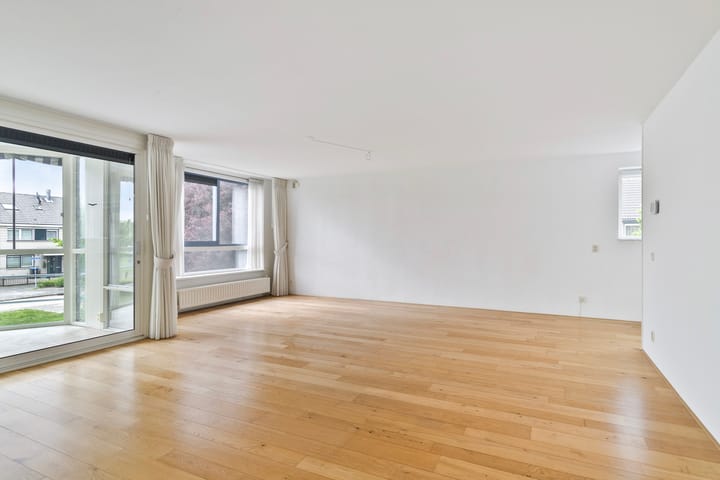 Foto 10 van Serenadelaan 103