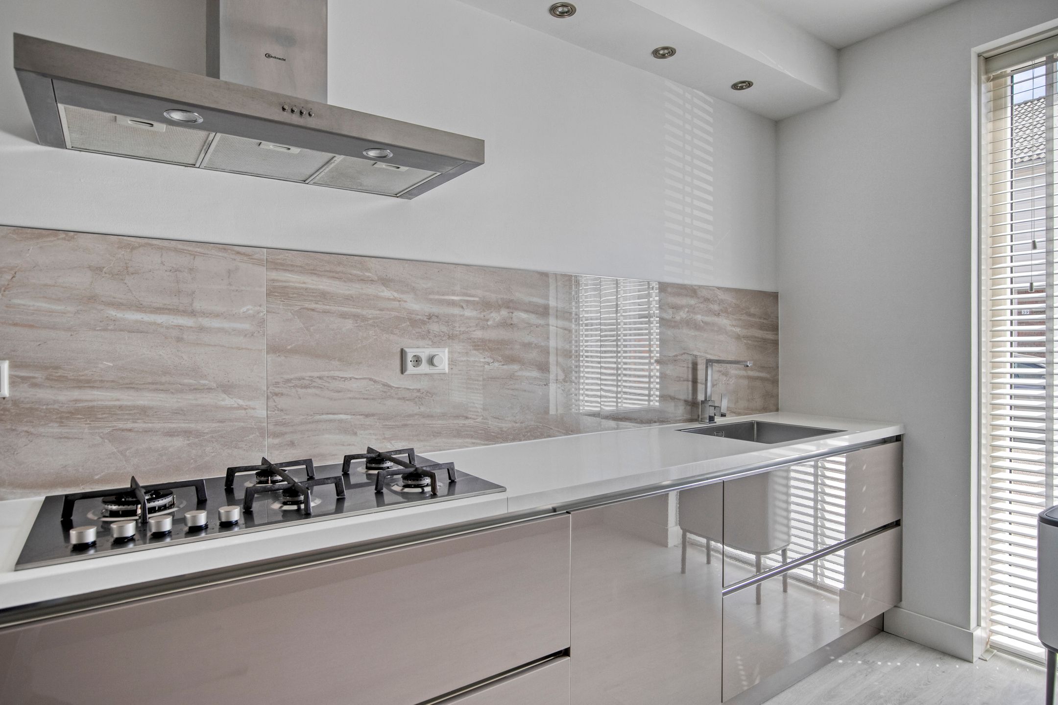 Foto 12 van Tjerk Hiddesstraat 80