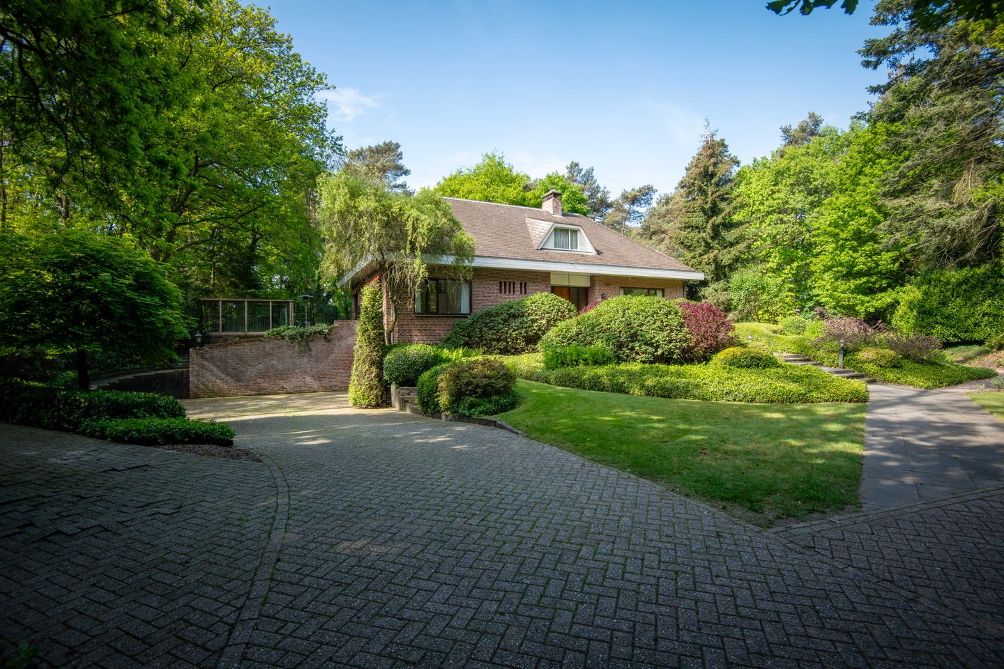 Photo 1 of Dr L E van Hoornlaan 16