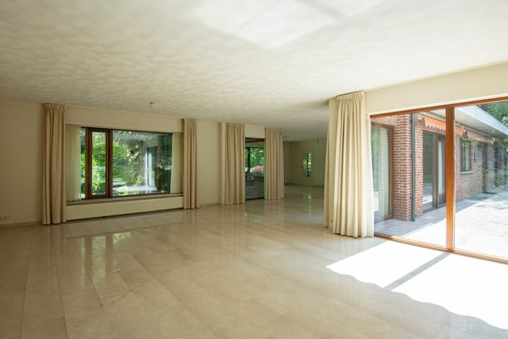 Photo 9 of Dr L E van Hoornlaan 16