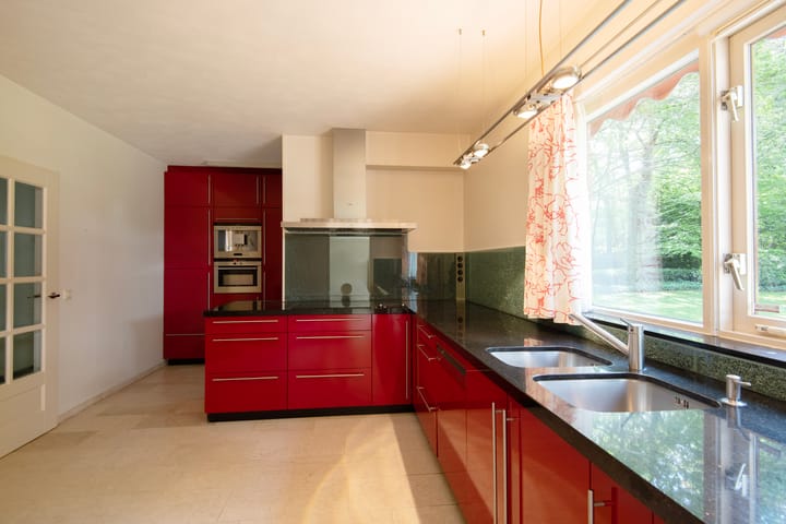 Photo 12 of Dr L E van Hoornlaan 16