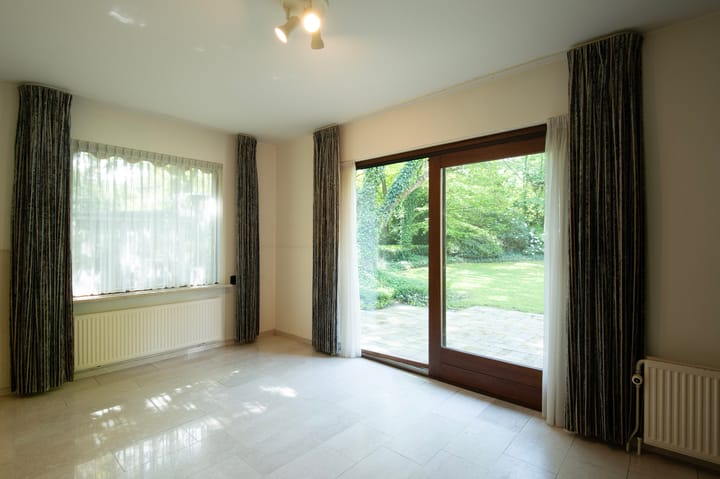 Photo 13 of Dr L E van Hoornlaan 16