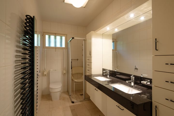 Photo 15 of Dr L E van Hoornlaan 16