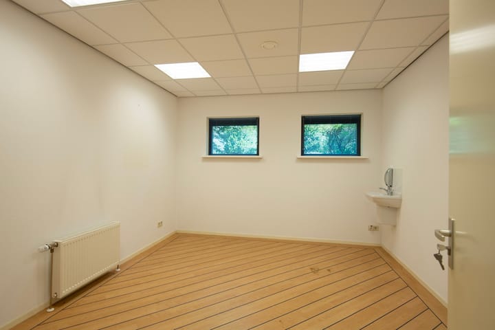 Photo 24 of Dr L E van Hoornlaan 16