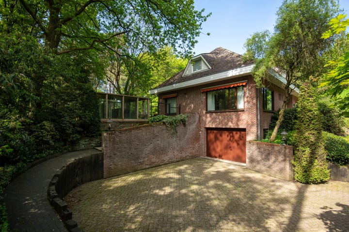 Photo 27 of Dr L E van Hoornlaan 16