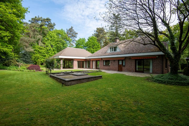 Photo 28 of Dr L E van Hoornlaan 16