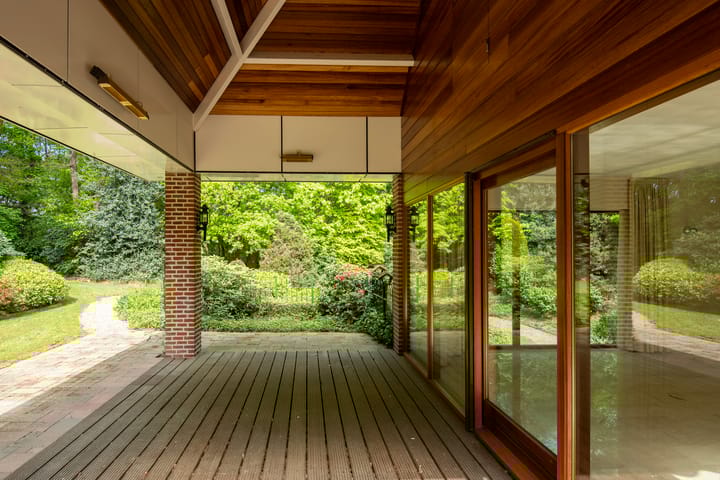 Photo 30 of Dr L E van Hoornlaan 16