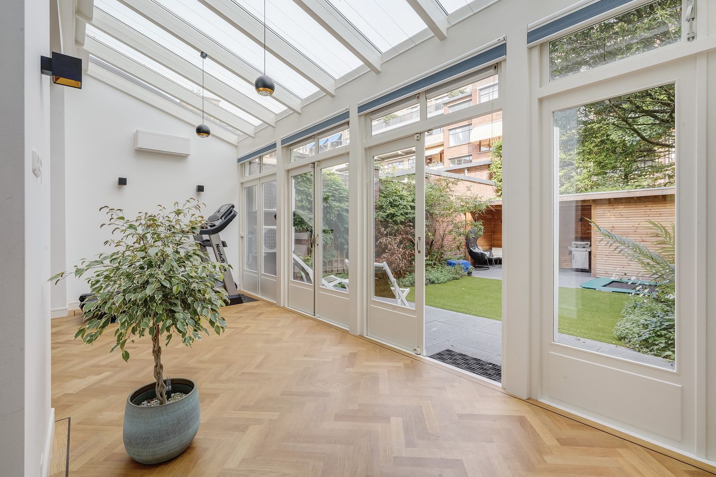 Photo 10 of Willemstraat 81