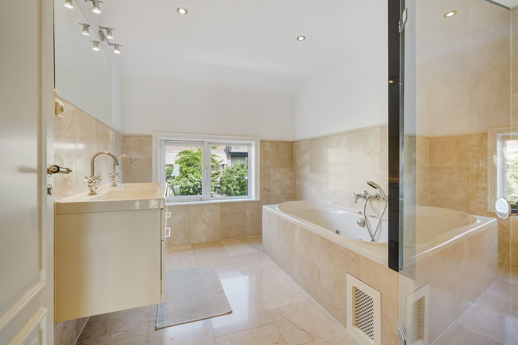 Photo 42 of Willemstraat 81