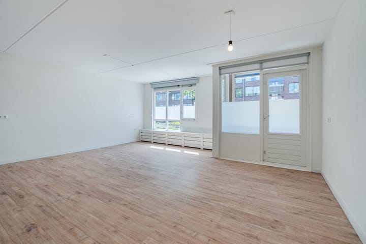 Foto 8 van Valkenierstraat 3