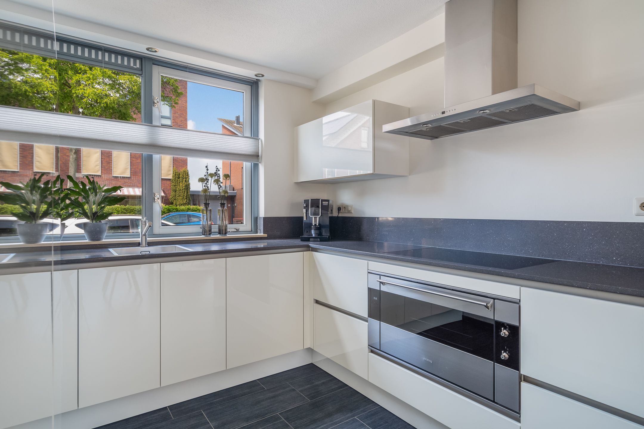 Foto 3 van Valkenierstraat 61