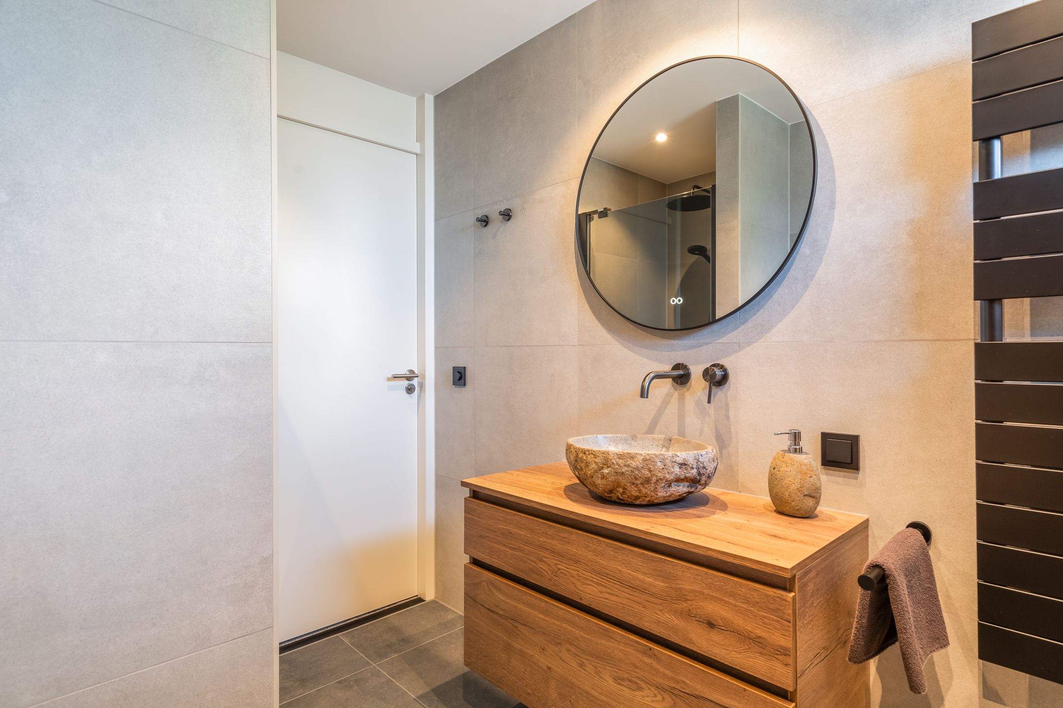 Foto 36 van Valkenierstraat 61