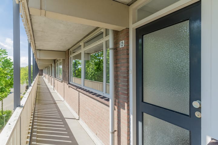 Foto 12 van Nederlandplein 13