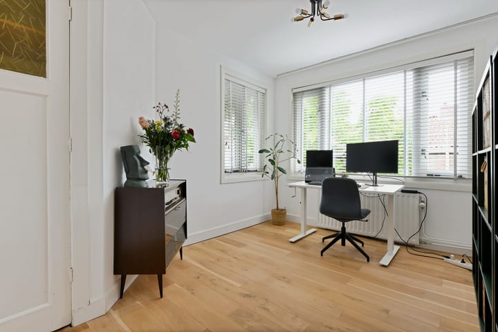 Photo 15 of Herman Modedstraat 27