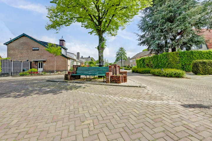 Foto 35 van Wethouder Bruensstraat 7