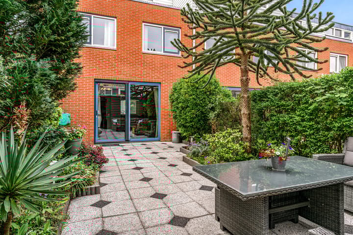 Foto 33 van Brenner 64